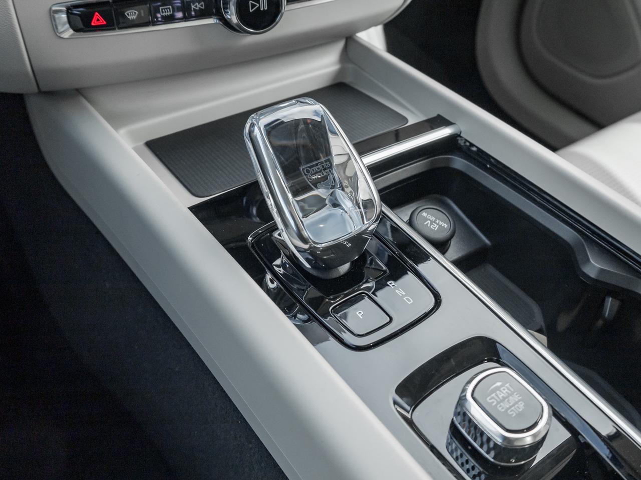 2026 Volvo XC60 B5 AWD ULTRA  BOWER & WILKINS  MASSAGE SEATS Photo