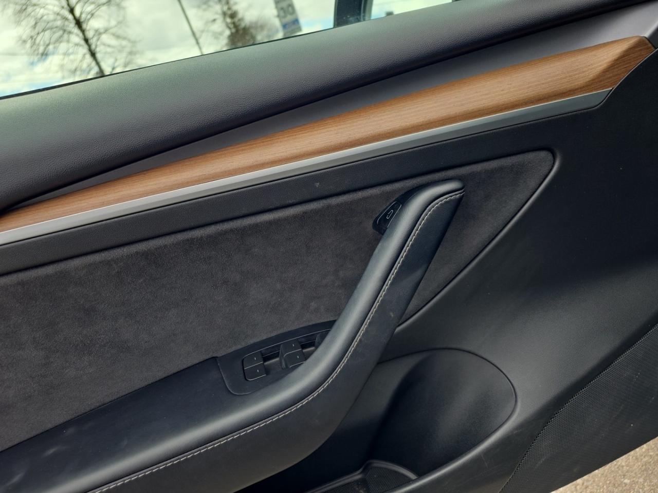 2022 Tesla Model 3 Long Range AWD * VERY LOW KM / 1 OWNER / DRIVER AS Photo