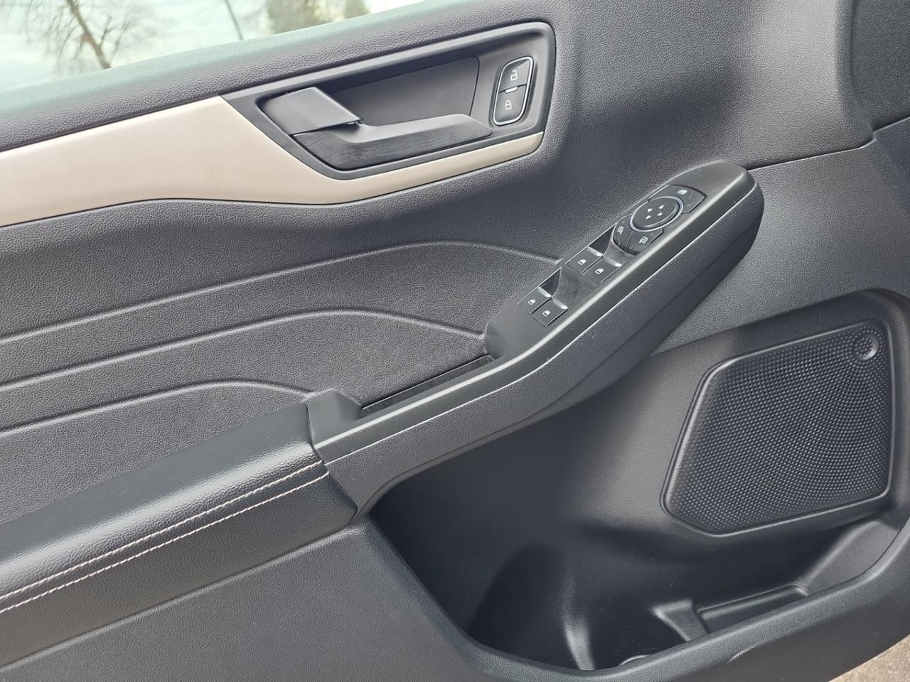 2022 Ford Escape SE Plug-In Hybrid * NO ACCIDENTS / 1 OWNER / VERY Photo