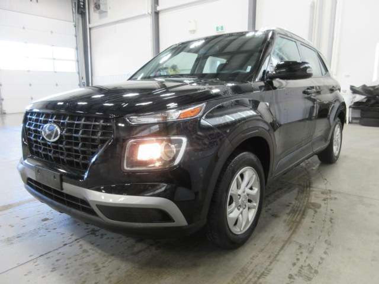 2024 Hyundai Venue PREFERRED Photo3