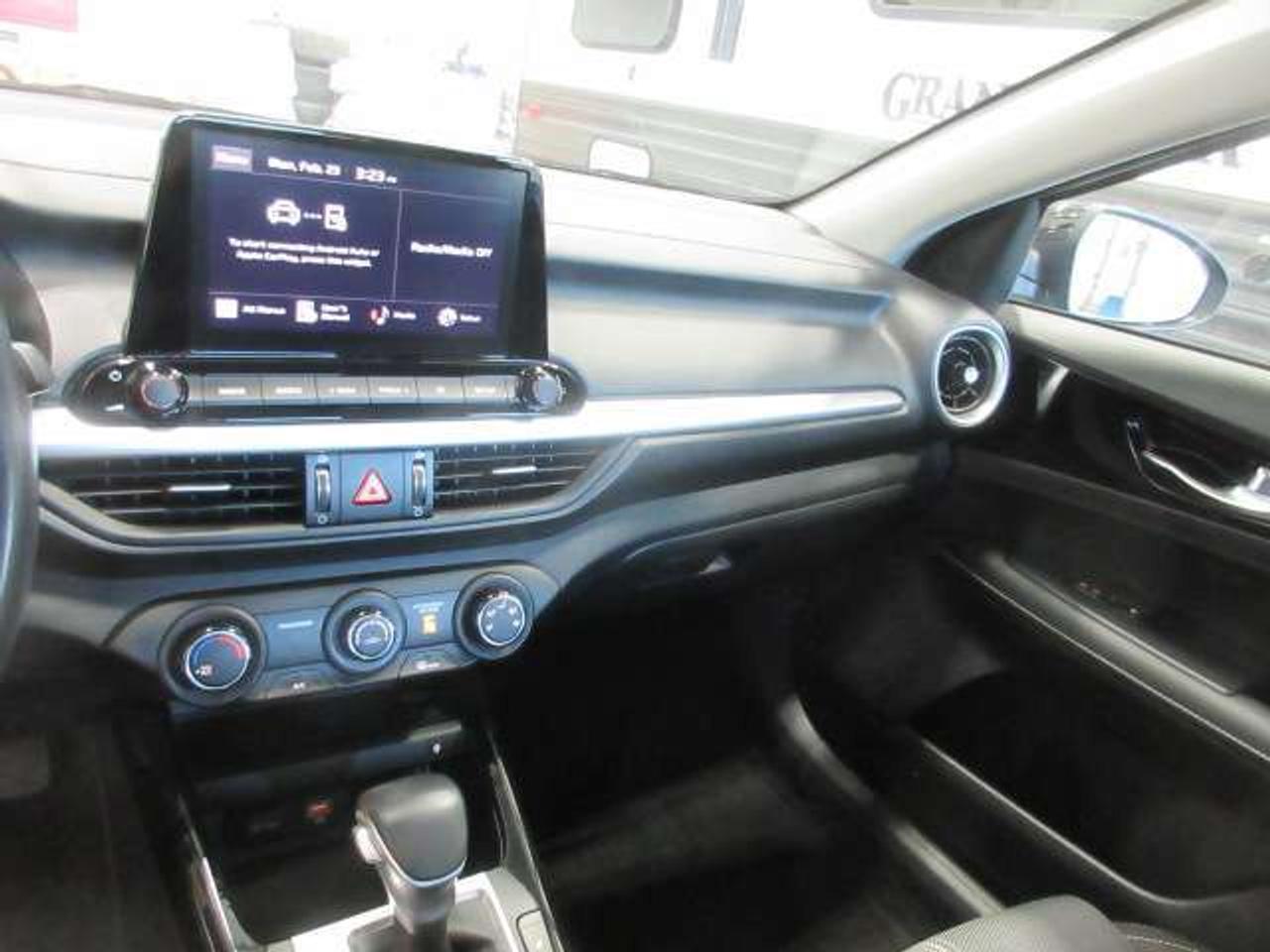 2024 Kia Forte EX, ALLOYS, A/C, HTD. SEATS, APPLE/ANDROID, 70K! Photo