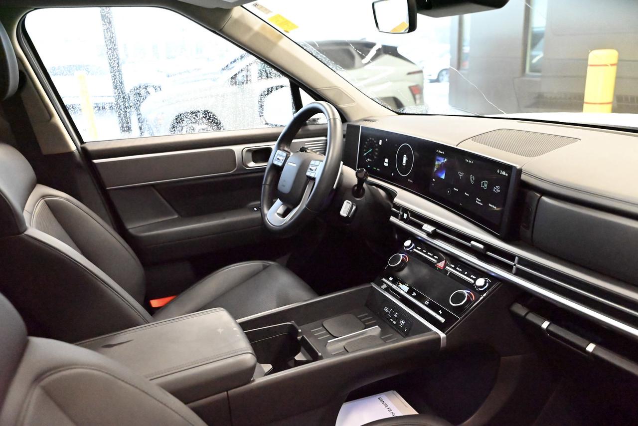 2025 Hyundai Santa Fe Hybrid 1-Owner / Preferred AWD w/Trend Pkg Photo