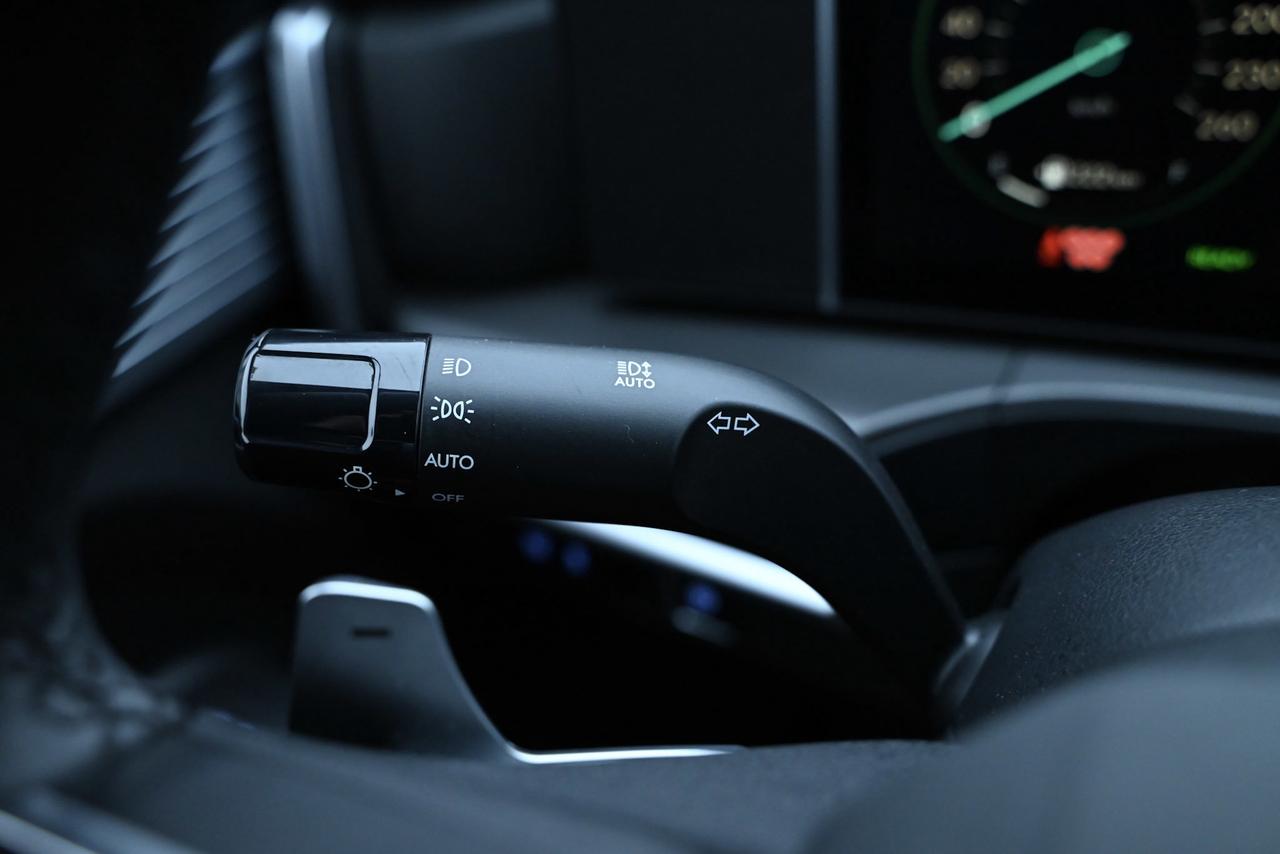 2025 Hyundai Santa Fe Hybrid 1-Owner / Preferred AWD w/Trend Pkg Photo