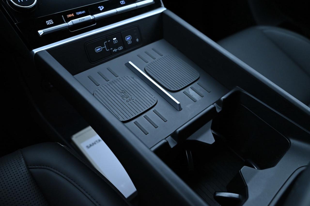 2025 Hyundai Santa Fe Hybrid 1-Owner / Preferred AWD w/Trend Pkg Photo