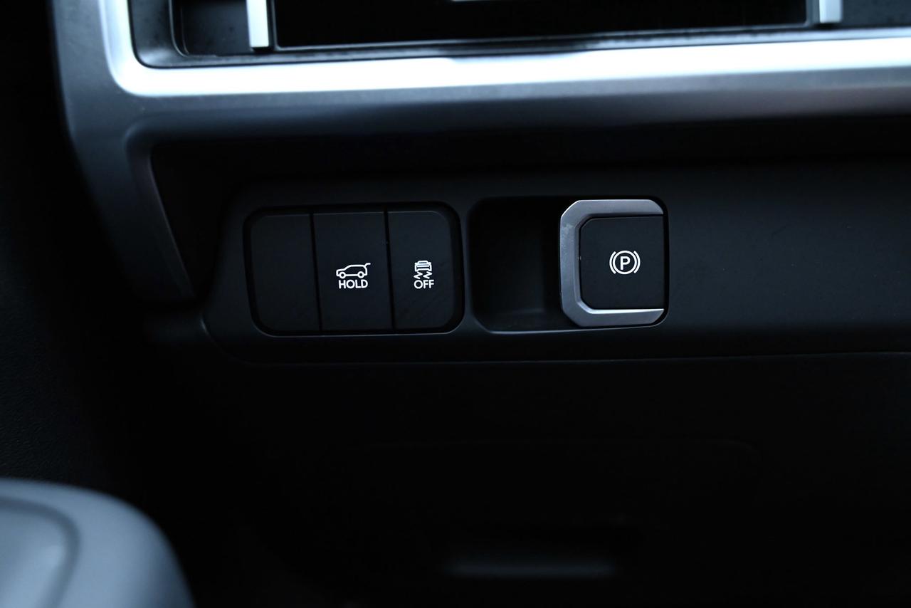 2025 Hyundai Santa Fe Hybrid 1-Owner / Preferred AWD w/Trend Pkg Photo