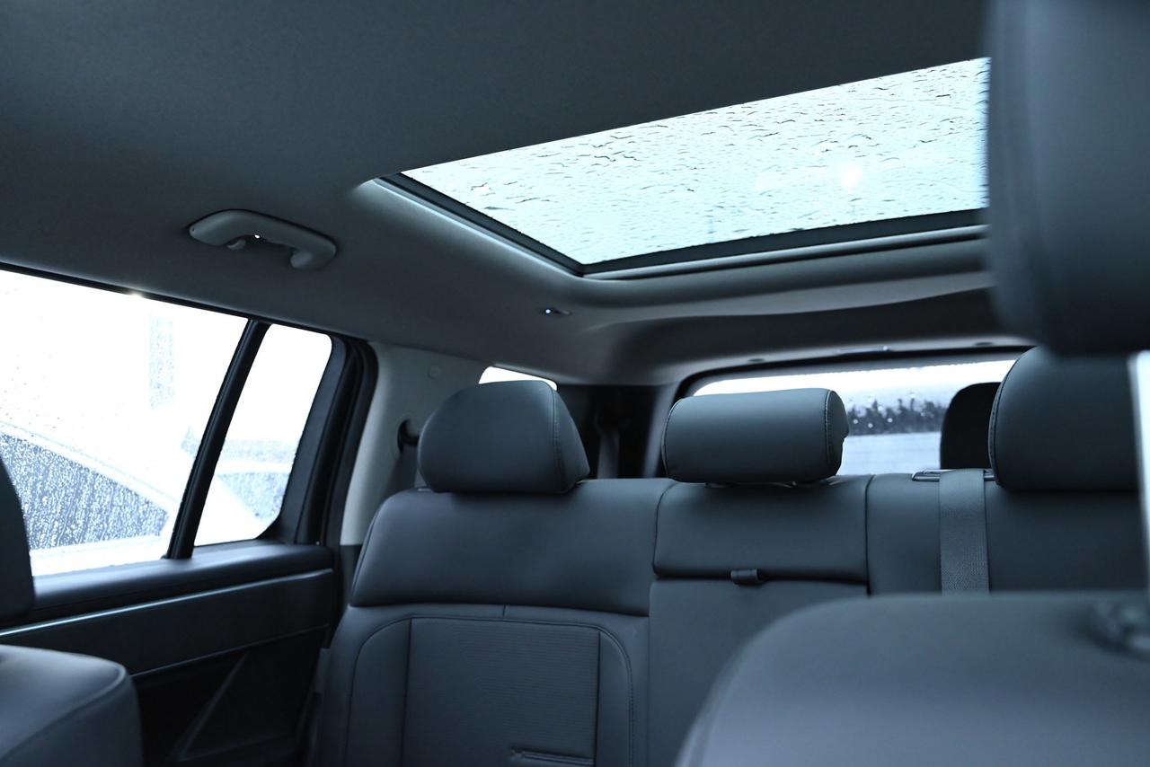 2025 Hyundai Santa Fe Hybrid 1-Owner / Preferred AWD w/Trend Pkg Photo