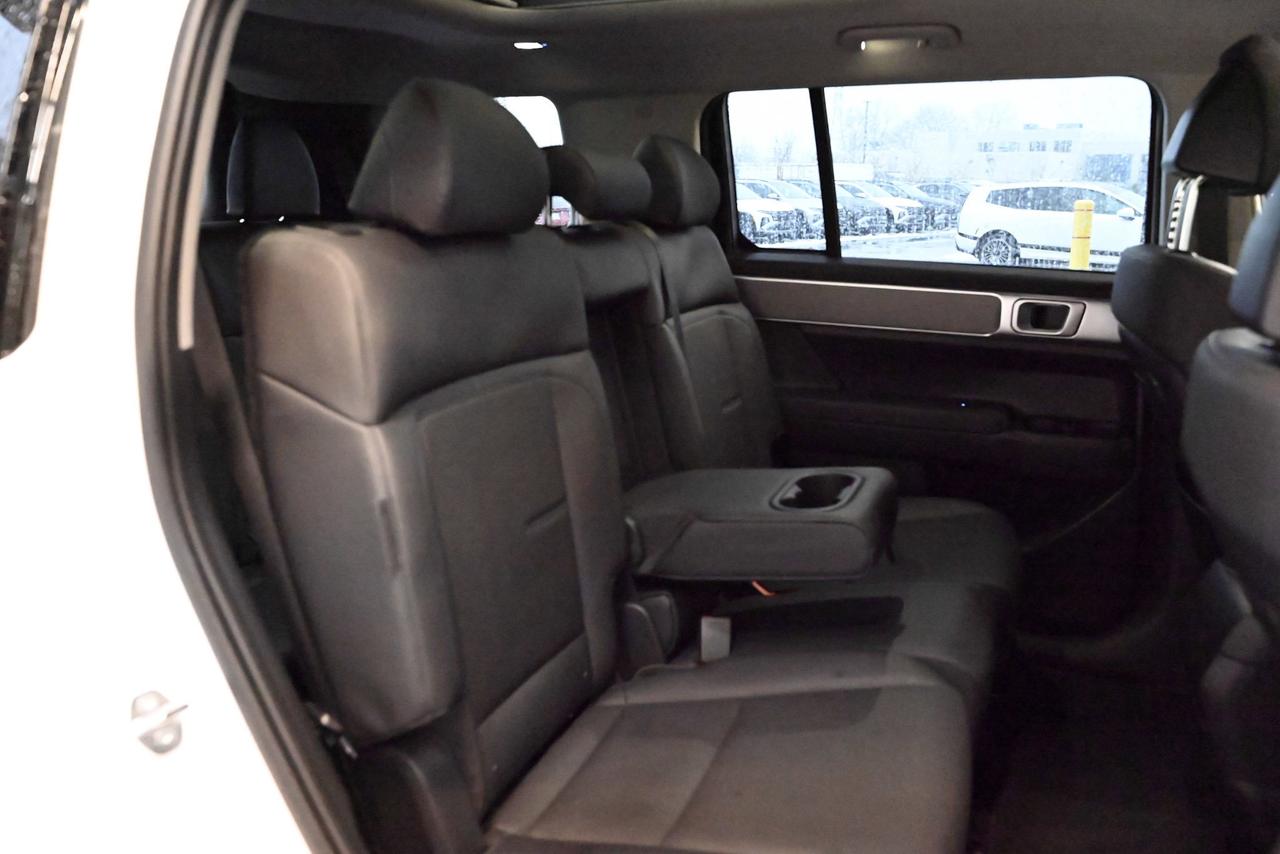 2025 Hyundai Santa Fe Hybrid 1-Owner / Preferred AWD w/Trend Pkg Photo