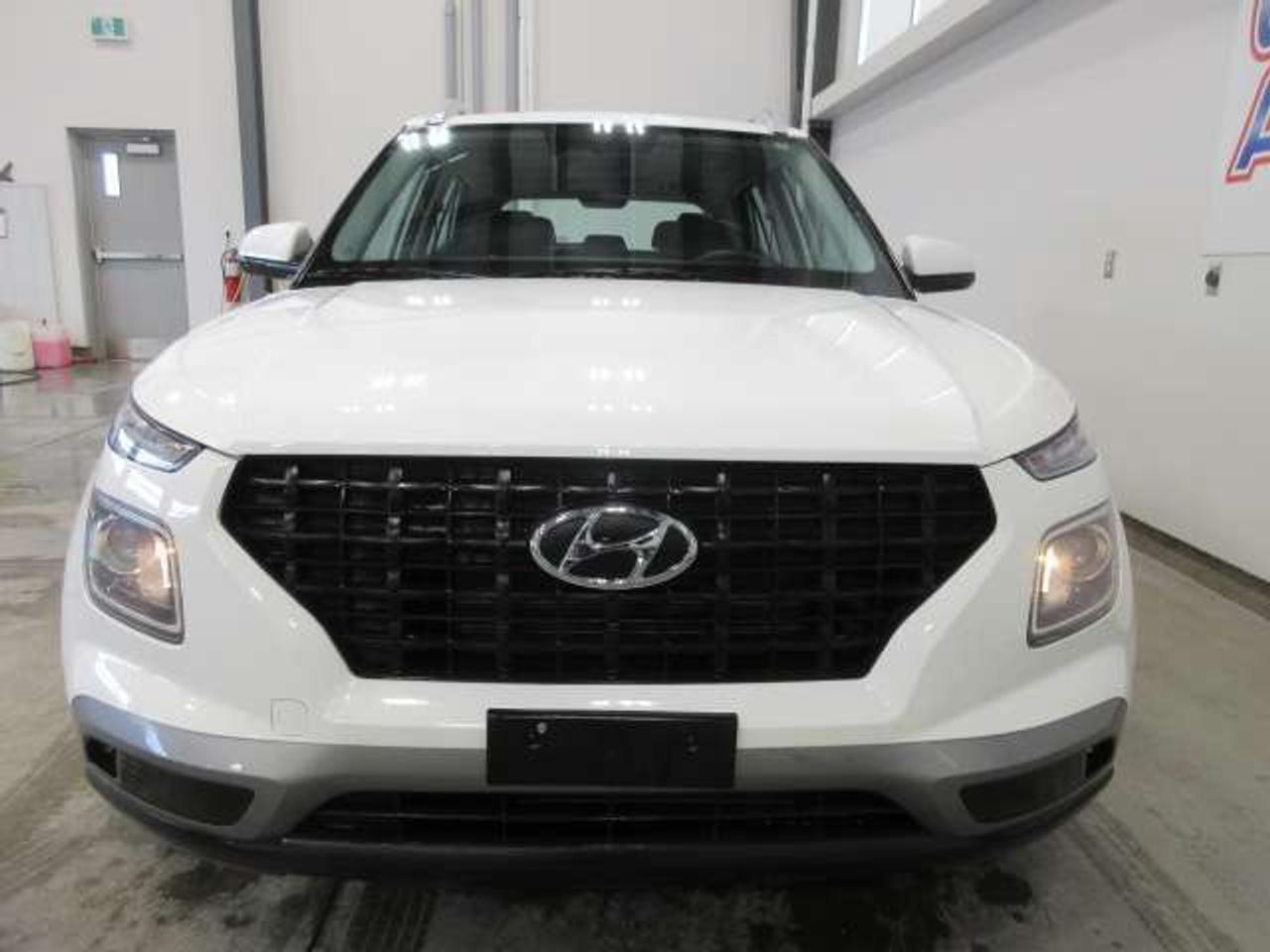 2024 Hyundai Venue PREFERRED, HTD. SEATS, APPLE/ANDROID, A/C, 74K! Photo