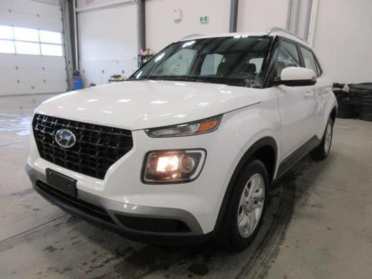 2024 Hyundai Venue PREFERRED, HTD. SEATS, APPLE/ANDROID, A/C, 74K! Photo3