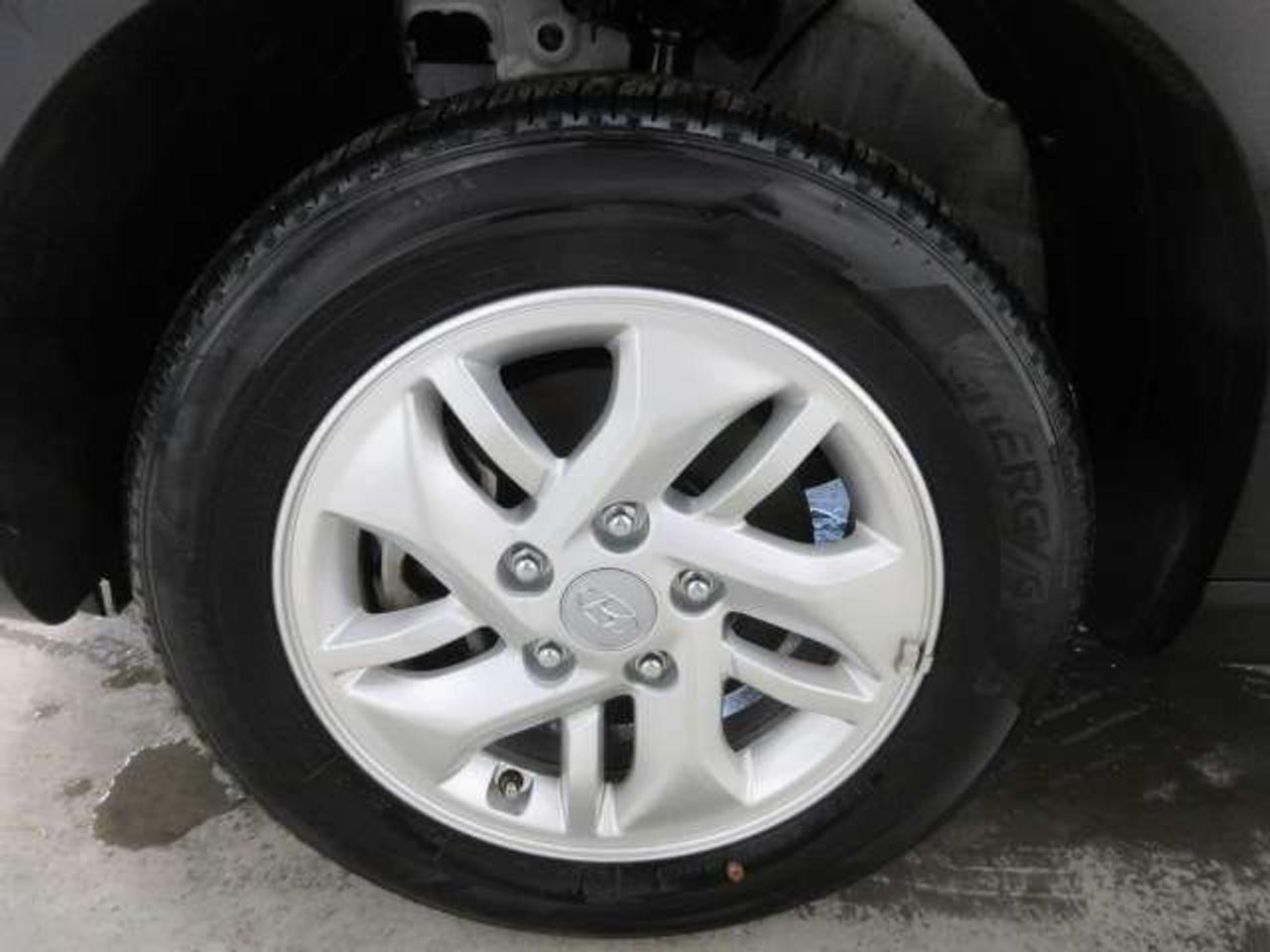 2024 Hyundai Venue PREFERRED, HTD. SEATS, APPLE/ANDROID, A/C, 74K! Photo