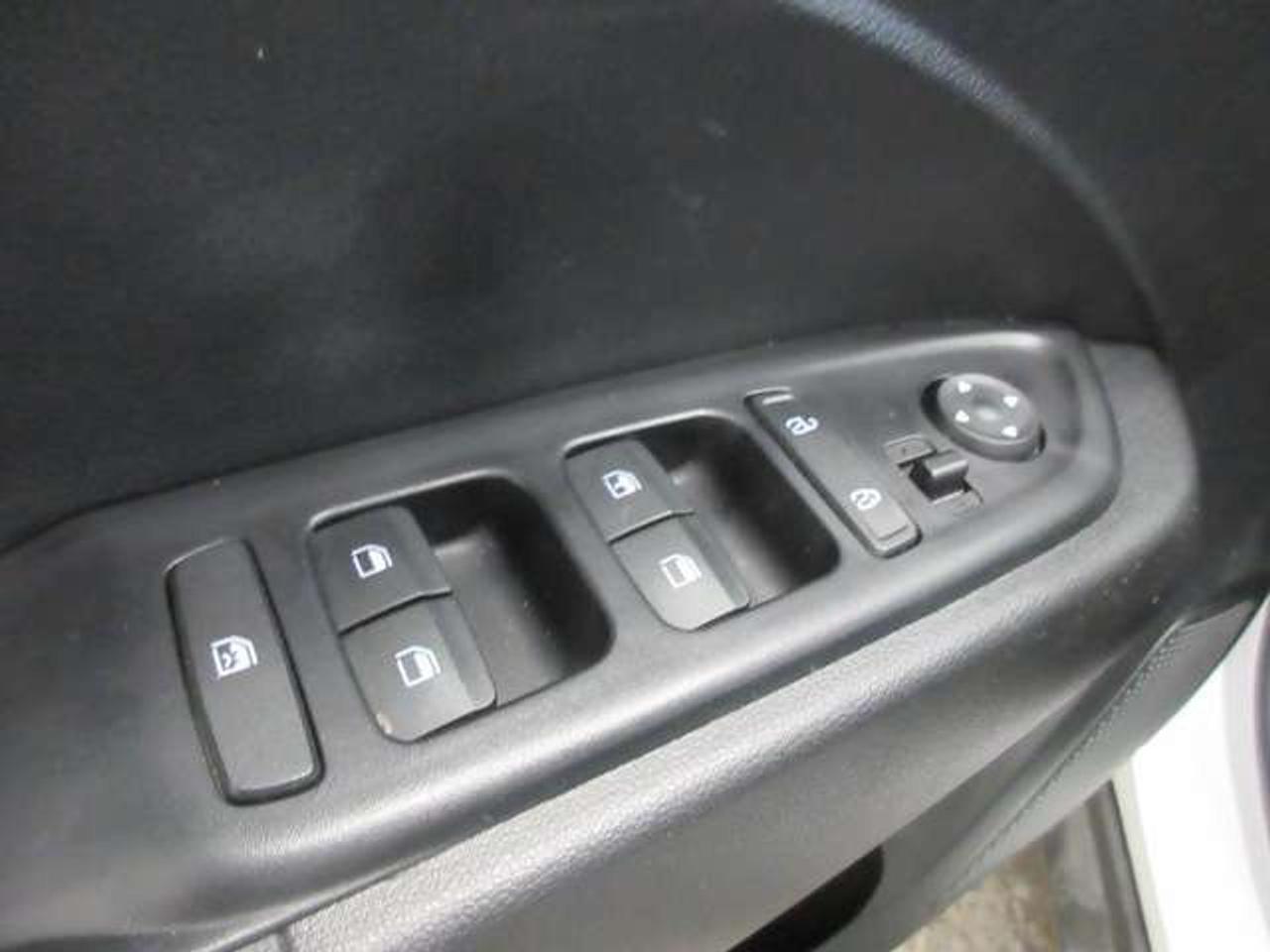 2024 Hyundai Venue PREFERRED, HTD. SEATS, APPLE/ANDROID, A/C, 74K! Photo