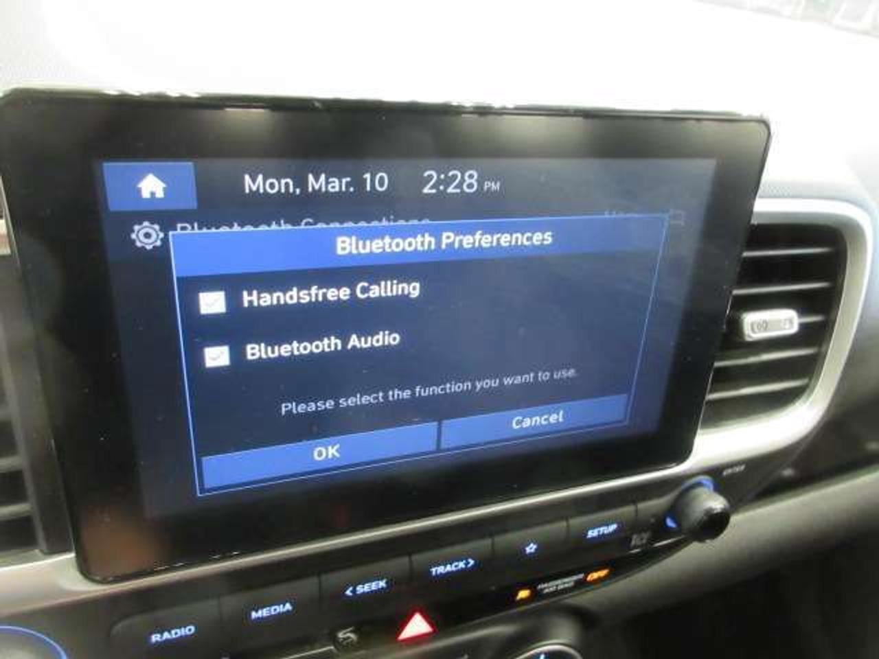 2024 Hyundai Venue PREFERRED, HTD. SEATS, APPLE/ANDROID, A/C, 74K! Photo