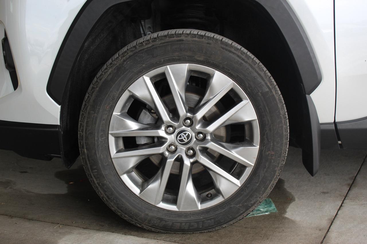 2024 Toyota RAV4 LIMITED  Photo4