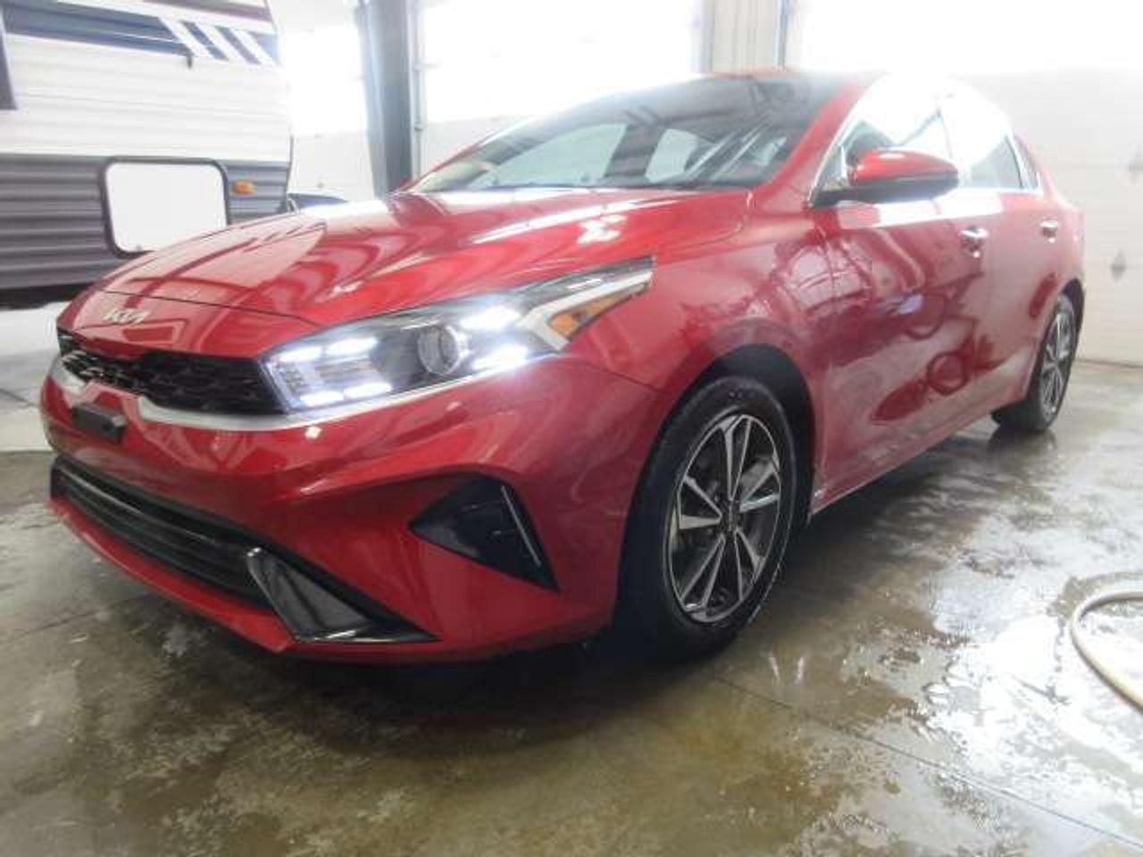 2024 Kia Forte EX, HTD. SEATS, A/C, ALLOYS, APPLE/ANDROID, 59K! Photo3