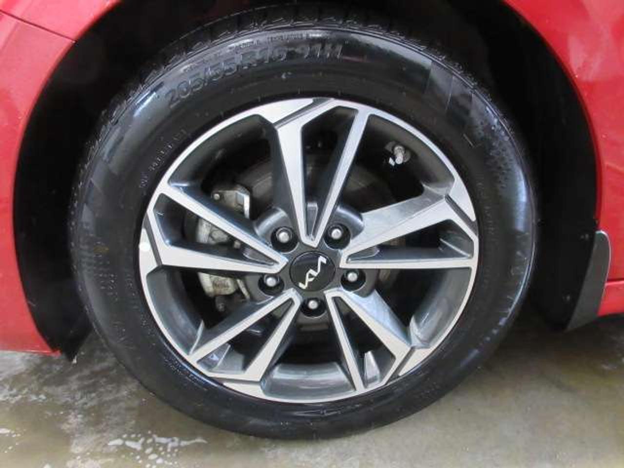 2024 Kia Forte EX, HTD. SEATS, A/C, ALLOYS, APPLE/ANDROID, 59K! Photo