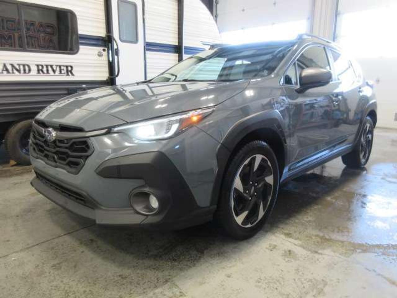 2024 Subaru Crosstrek LIMITED, NAV, ROOF, LEATHER, APPLE/ANDROID, 85K! Photo3
