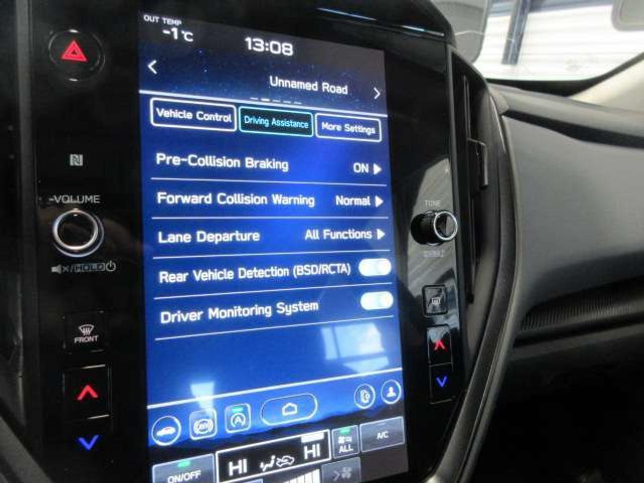 2024 Subaru Crosstrek LIMITED, NAV, ROOF, LEATHER, APPLE/ANDROID, 85K! Photo