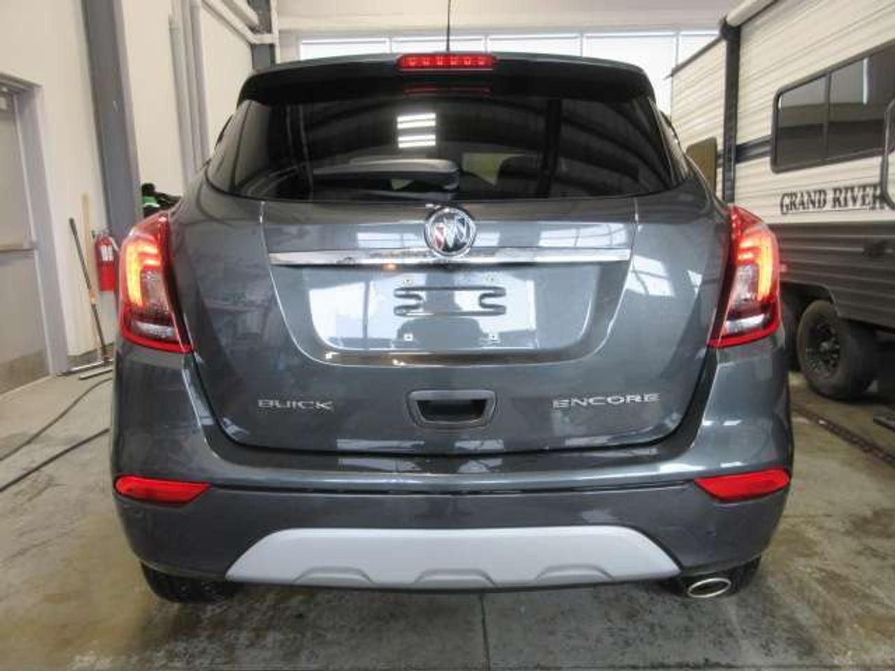 2018 Buick Encore GX PREFERRED, ALLOYS, A/C, BT, APPLE/ANDROID, 51K! Photo