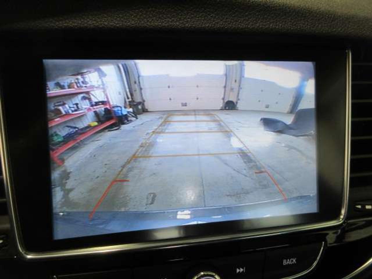 2018 Buick Encore GX PREFERRED, ALLOYS, A/C, BT, APPLE/ANDROID, 51K! Photo