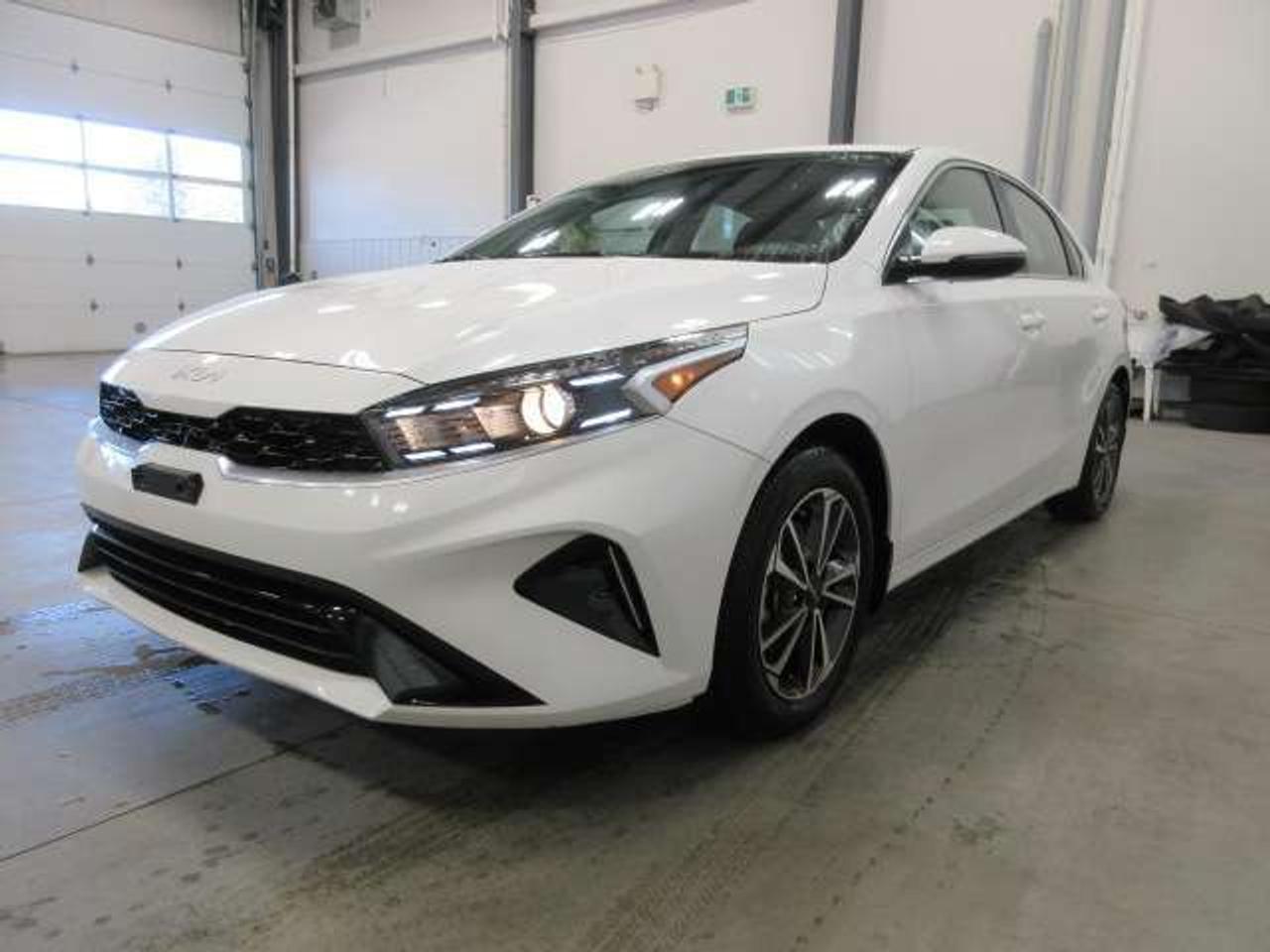 2024 Kia Forte EX, HTD. SEATS, A/C, ALLOYS, APPLE/ANDROID, 68K! Photo