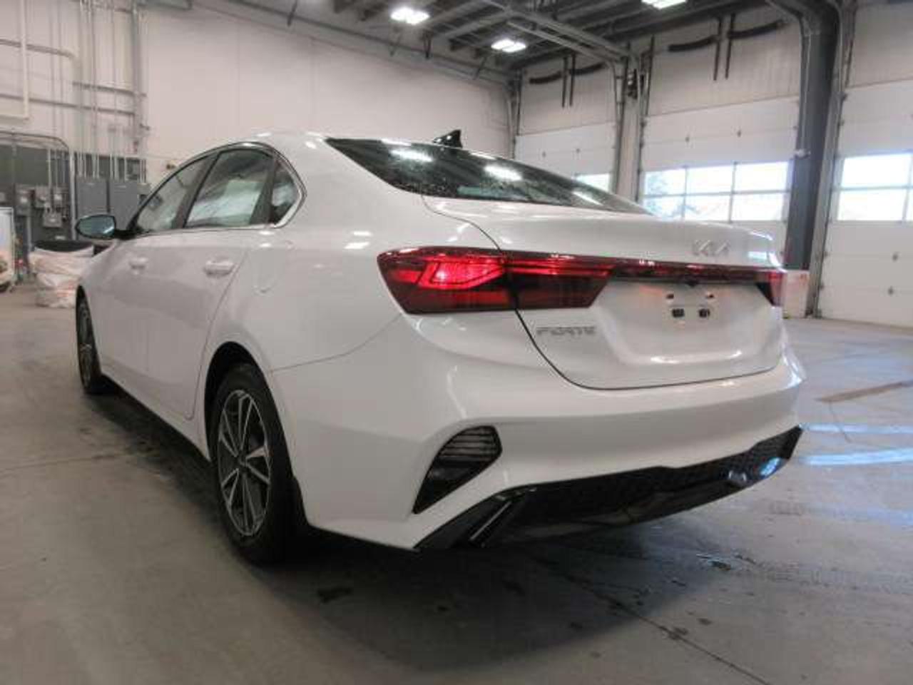 2024 Kia Forte EX, HTD. SEATS, A/C, ALLOYS, APPLE/ANDROID, 68K! Photo