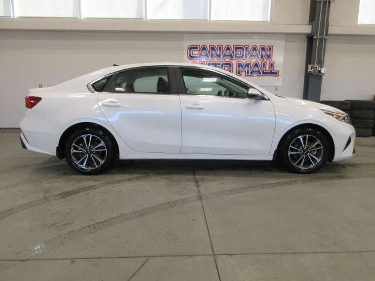 2024 Kia Forte EX, HTD. SEATS, A/C, ALLOYS, APPLE/ANDROID, 68K! Photo