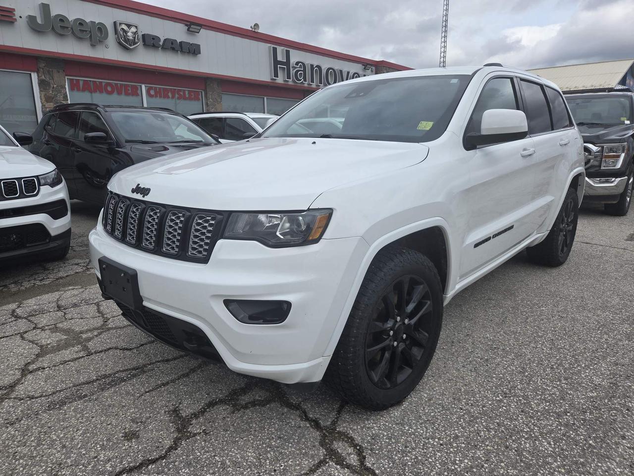 2021 Jeep Grand Cherokee Laredo 4dr 4x4 Photo0