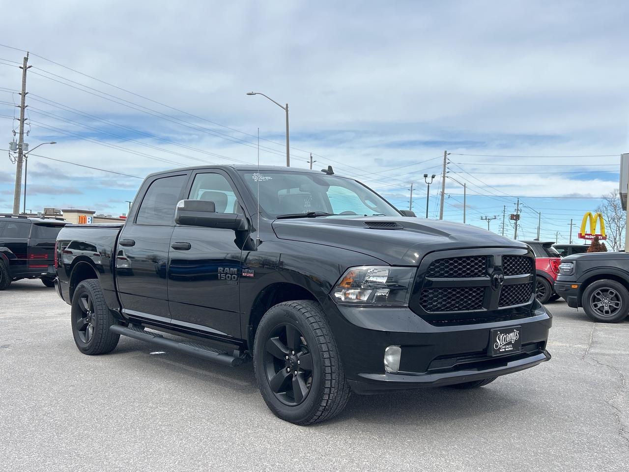 2022 RAM 1500 Classic EXPRESS Photo