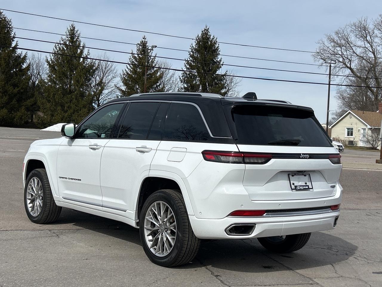 2022 Jeep Grand Cherokee Summit PANO ROOF/NAVI/REMOTE START  CALL PICTON Photo