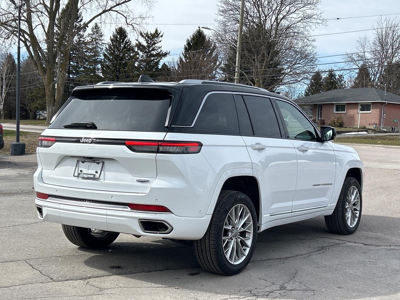 2022 Jeep Grand Cherokee Summit PANO ROOF/NAVI/REMOTE START  CALL PICTON Photo