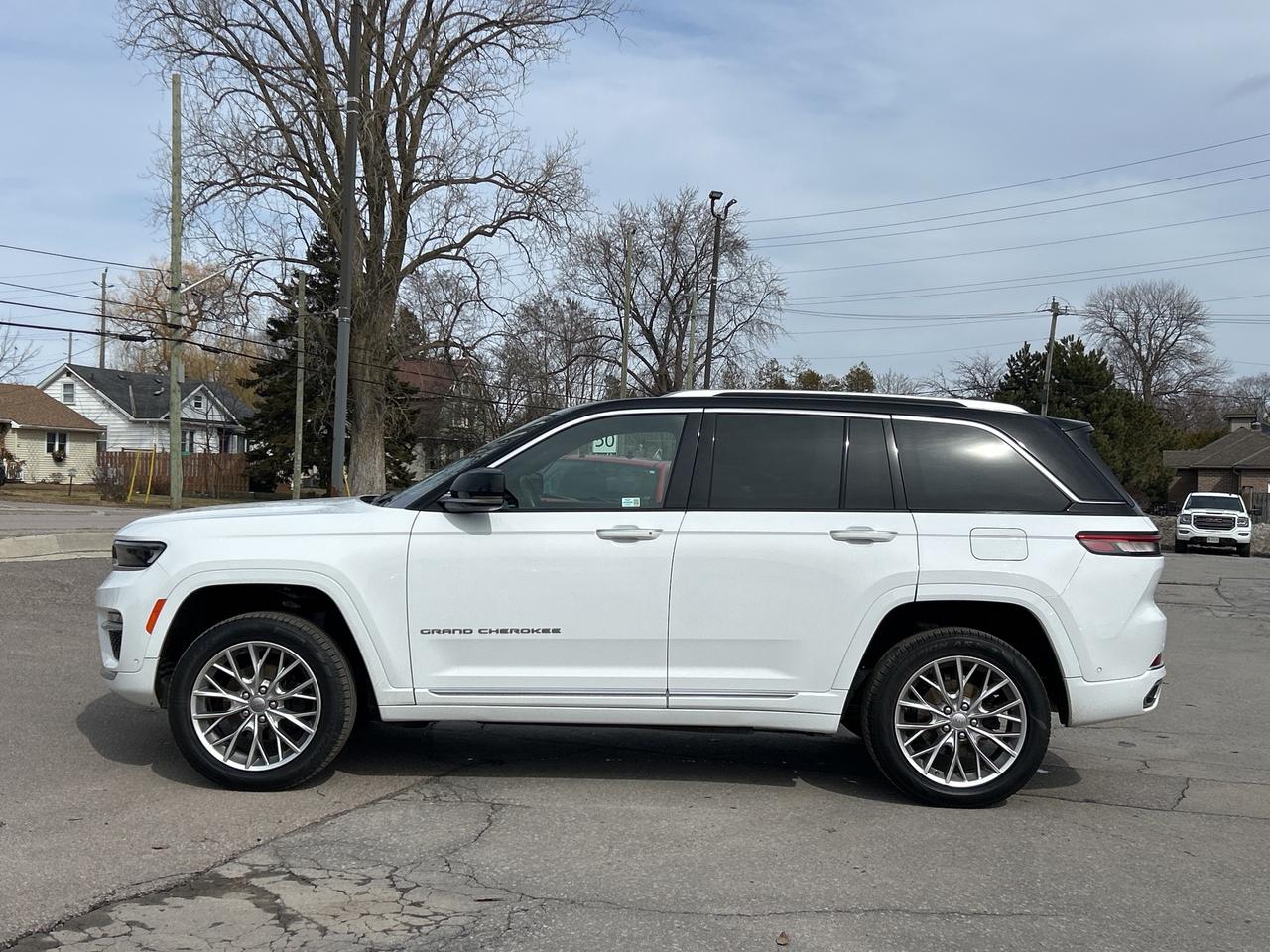 2022 Jeep Grand Cherokee Summit PANO ROOF/NAVI/REMOTE START  CALL PICTON Photo