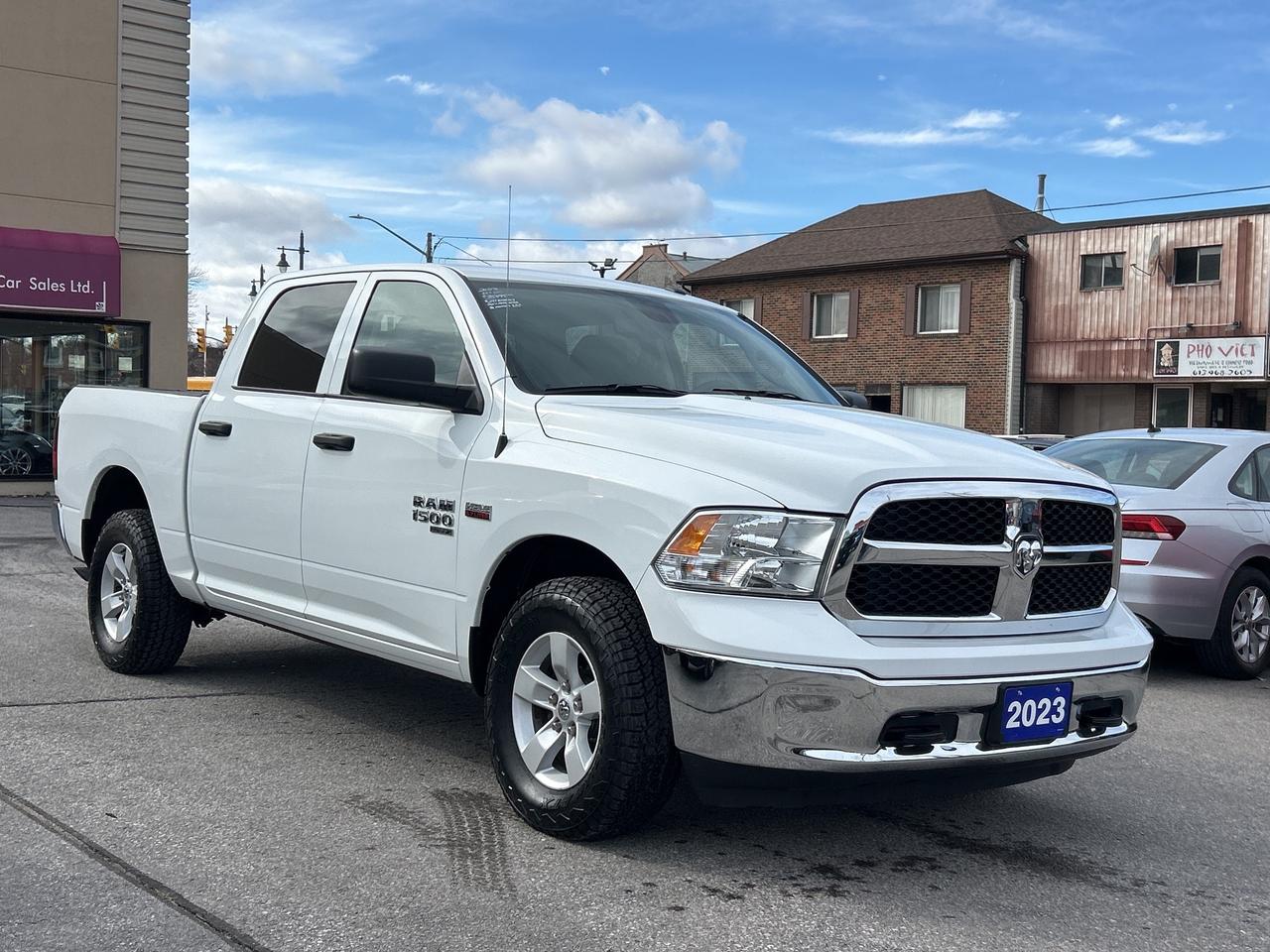 2023 RAM 1500 Classic SLT HEMI V8!! CALL BELLEVILLE *613-961-8848* Photo