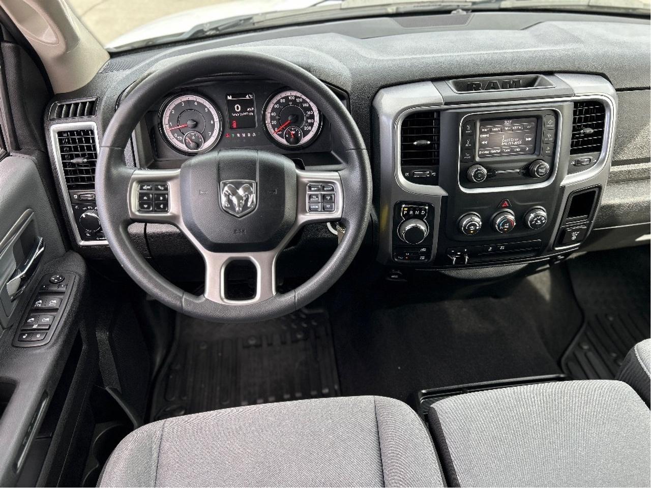 2023 RAM 1500 Classic SLT HEMI V8!! CALL BELLEVILLE *613-961-8848* Photo