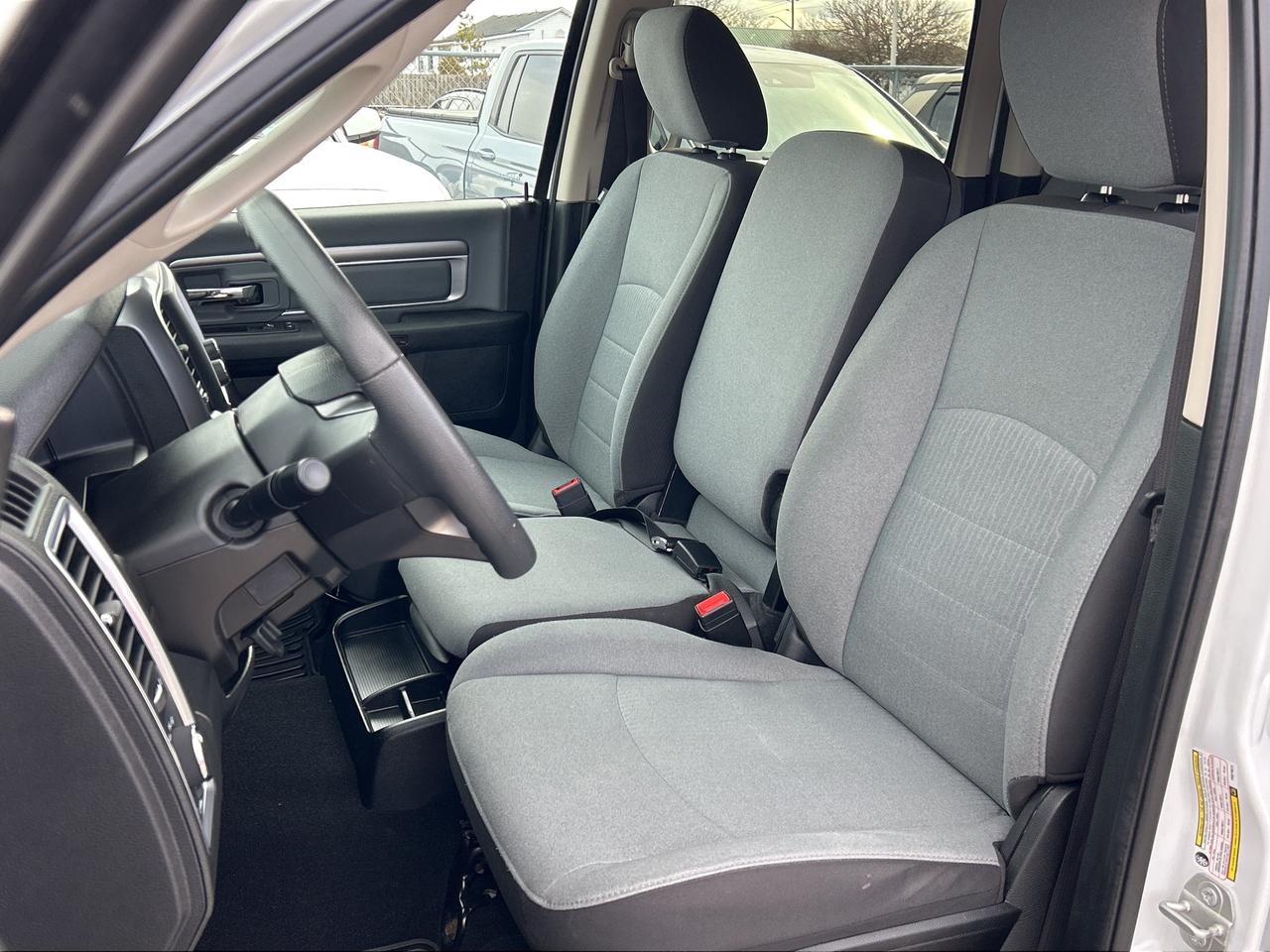 2023 RAM 1500 Classic SLT HEMI V8!! CALL BELLEVILLE *613-961-8848* Photo