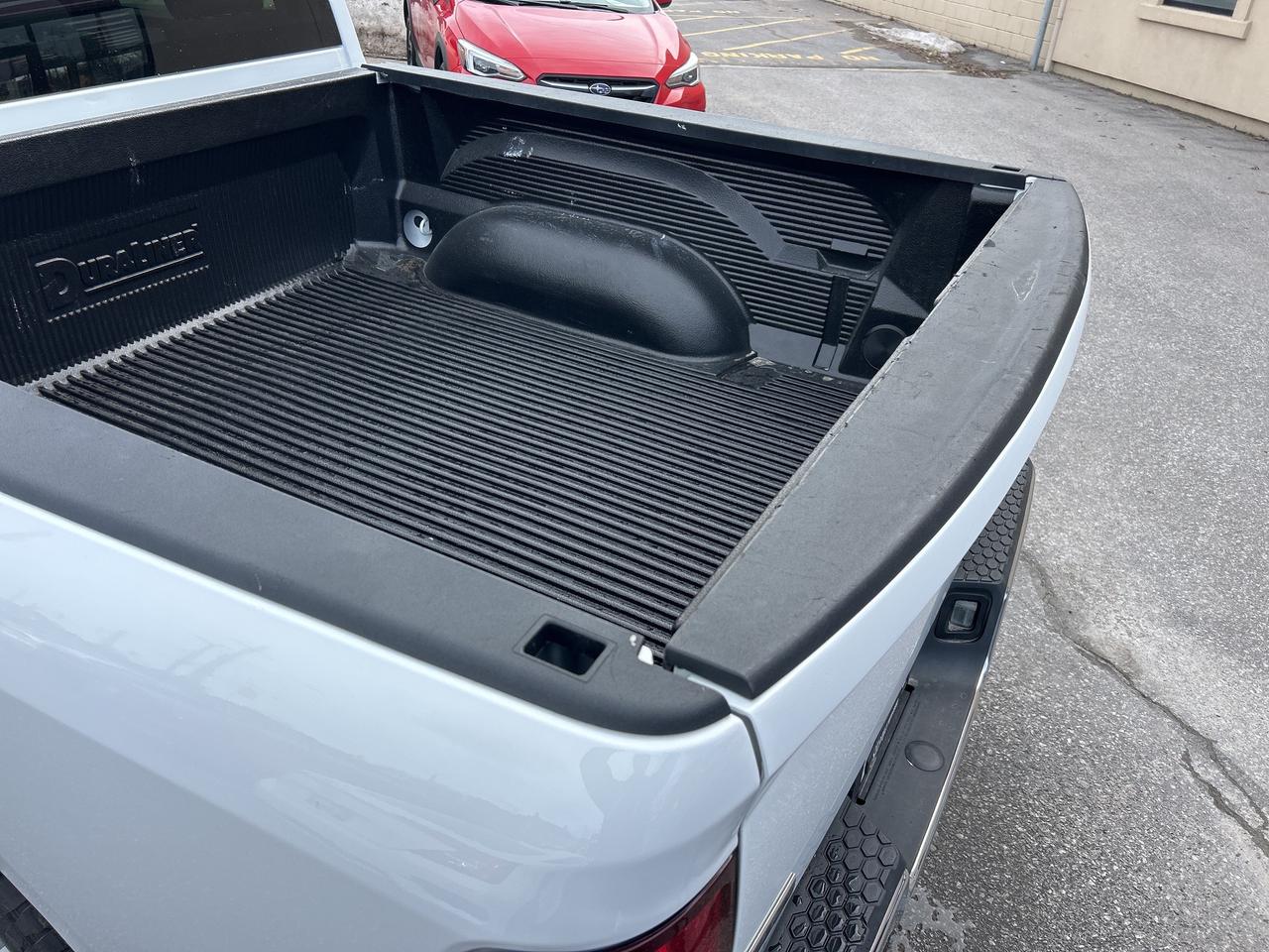 2023 RAM 1500 Classic SLT HEMI V8!! CALL BELLEVILLE *613-961-8848* Photo