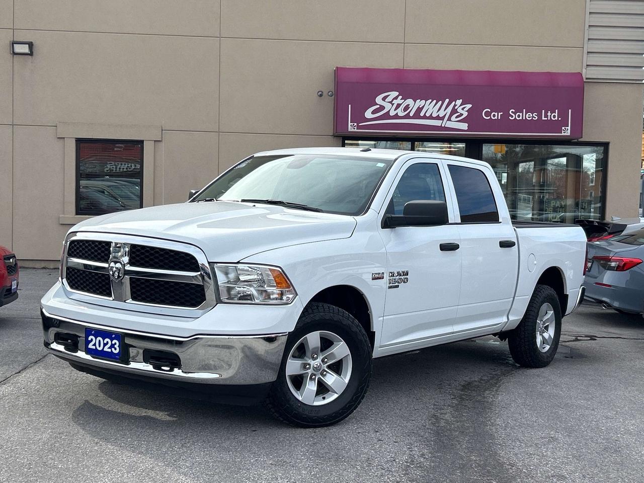 2023 RAM 1500 SLT HEMI 4x4 V8!! CALL NAPANEE 613-354-2100 Photo