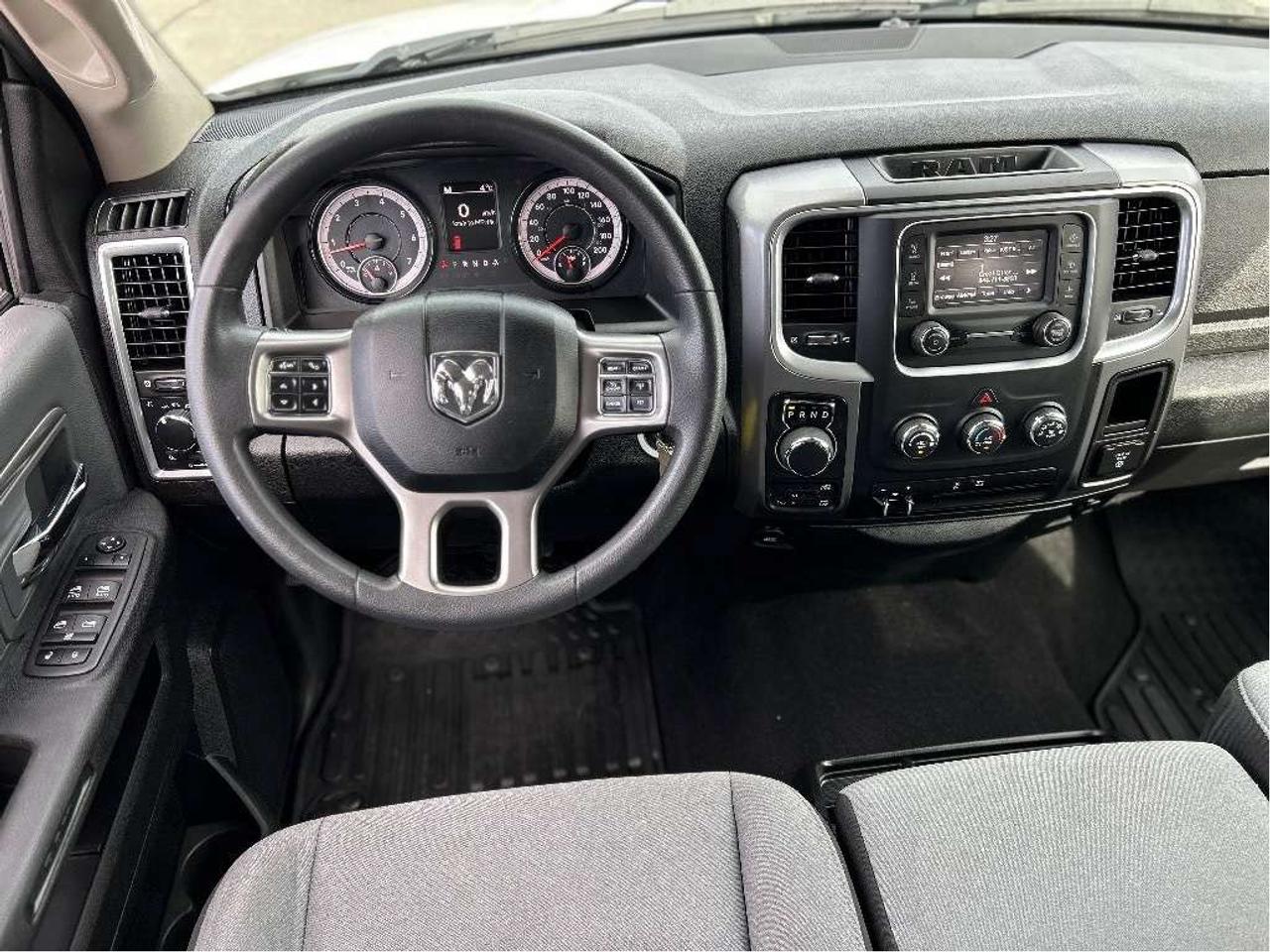 2023 RAM 1500 SLT HEMI 4x4 V8!! CALL NAPANEE 613-354-2100 Photo