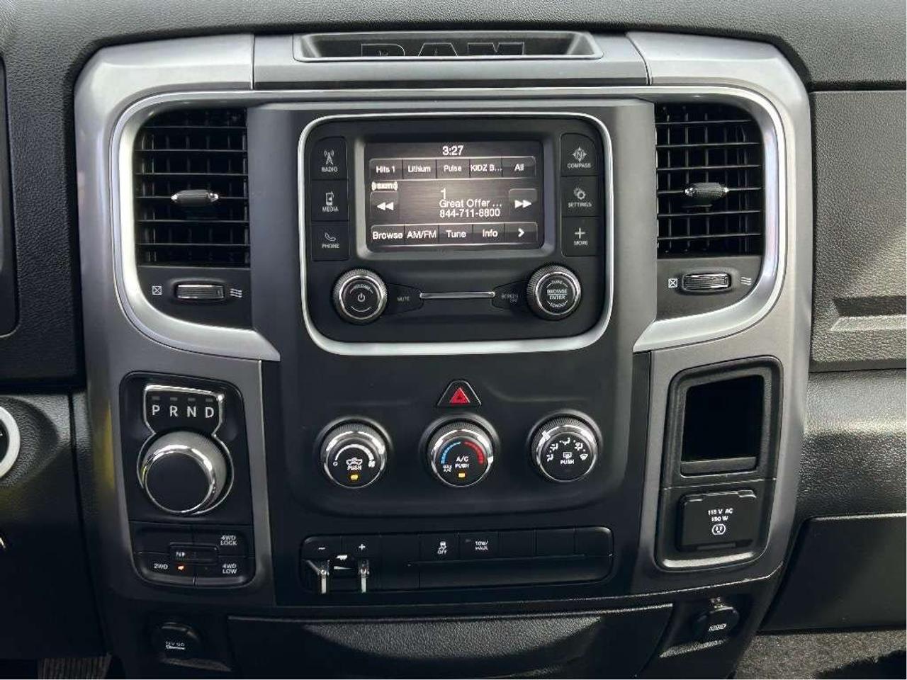 2023 RAM 1500 SLT HEMI 4x4 V8!! CALL NAPANEE 613-354-2100 Photo