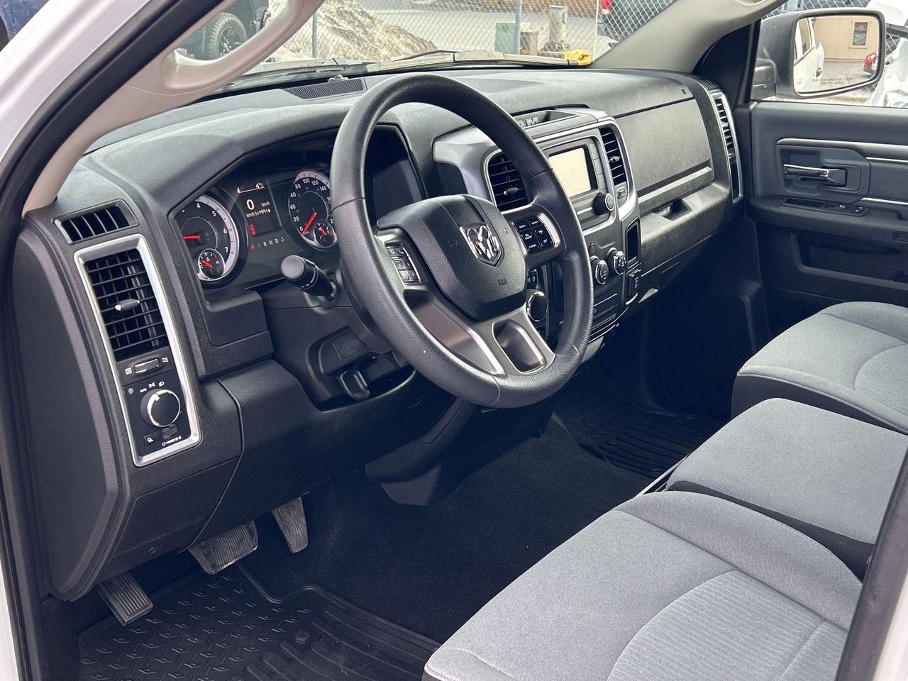 2023 RAM 1500 SLT HEMI 4x4 V8!! CALL NAPANEE 613-354-2100 Photo