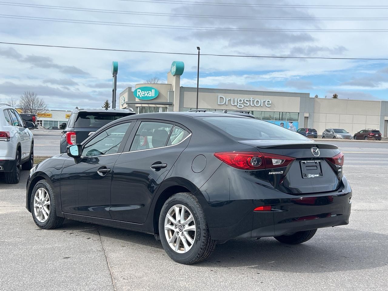 2014 Mazda MAZDA3 GS-SKY  VERY LOW KMS CALL NAPANEE 613-354-2100 Photo2