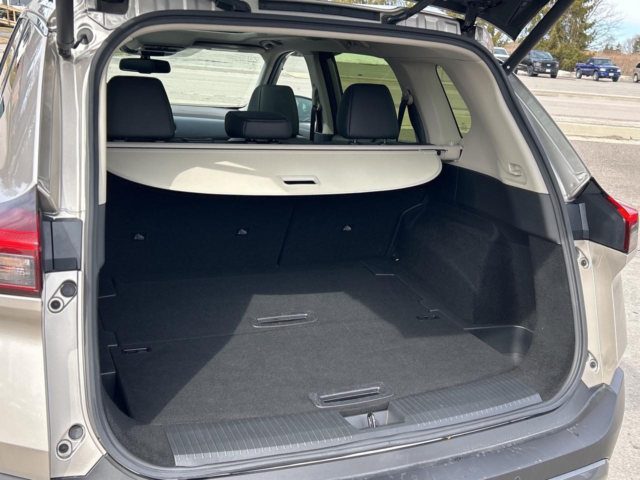 2023 Nissan Rogue SL AWD/PANO ROOF/NAV/REMOTE START CALL NAPANEE Photo