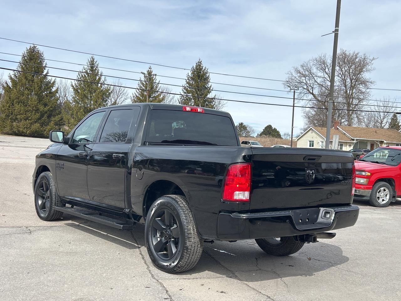 2022 RAM 1500 Classic SLT 3.6L/4X4  CALL NAPANEE 613-354-2100 Photo2