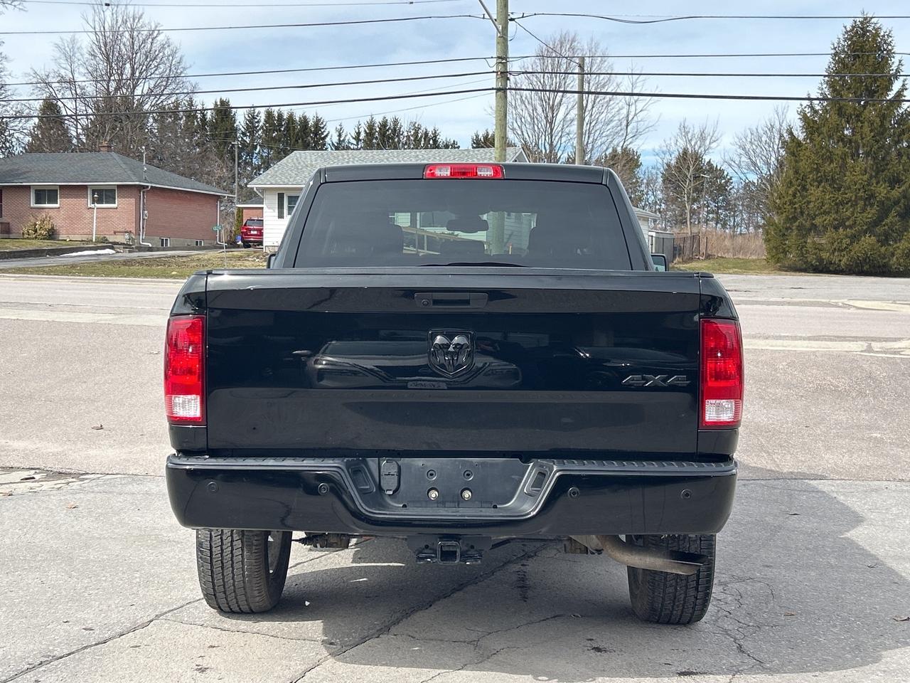 2022 RAM 1500 Classic SLT 3.6L/4X4  CALL NAPANEE 613-354-2100 Photo