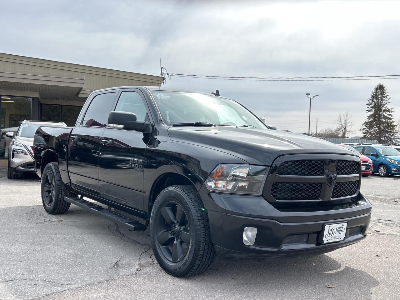 2022 RAM 1500 Classic SLT 3.6L/4X4  CALL NAPANEE 613-354-2100 Photo