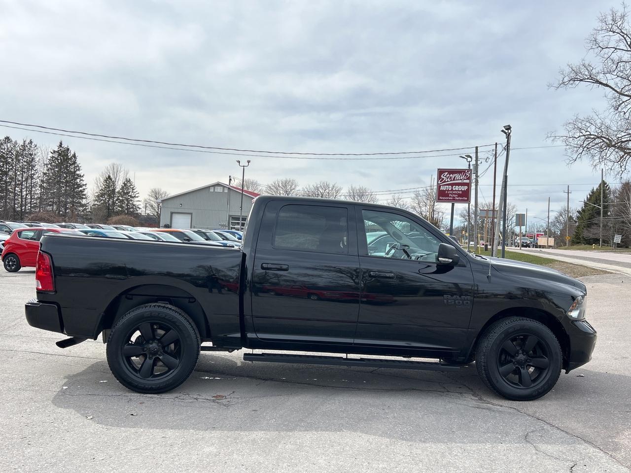 2022 RAM 1500 Classic SLT 3.6L/4X4  CALL NAPANEE 613-354-2100 Photo