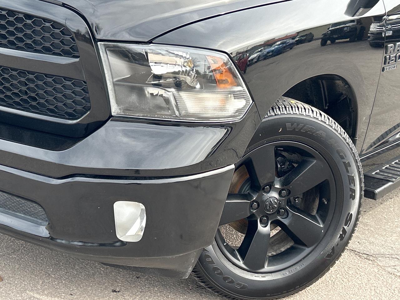 2022 RAM 1500 Classic SLT 3.6L/4X4  CALL NAPANEE 613-354-2100 Photo