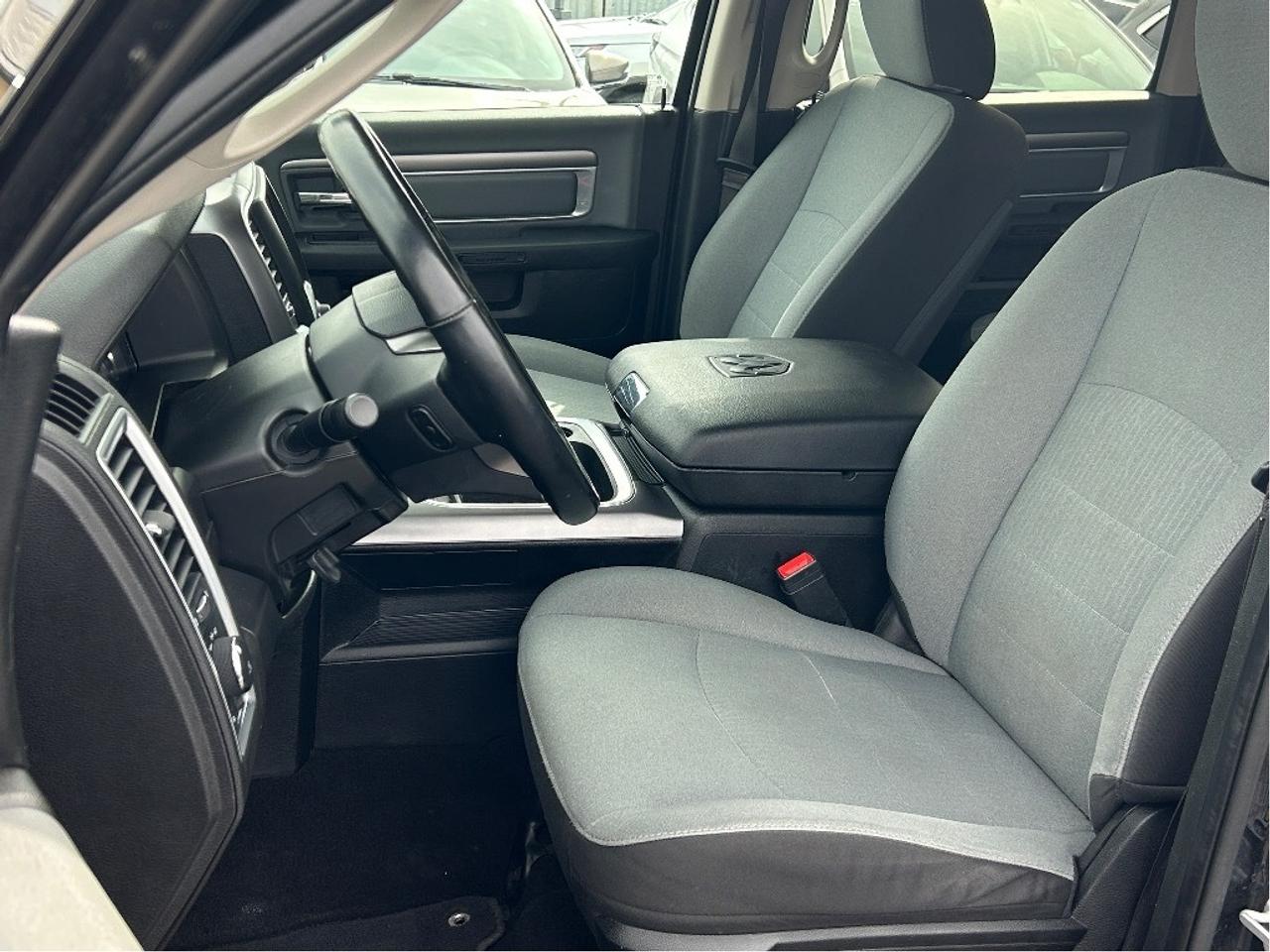 2022 RAM 1500 Classic SLT 3.6L/4X4  CALL NAPANEE 613-354-2100 Photo