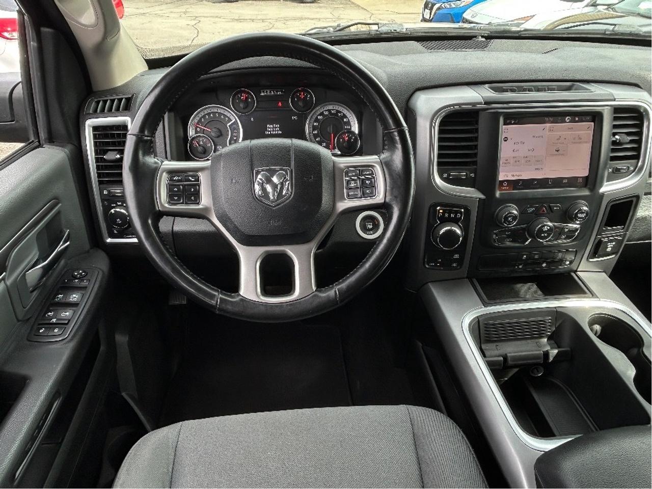 2022 RAM 1500 Classic SLT 3.6L/4X4  CALL NAPANEE 613-354-2100 Photo
