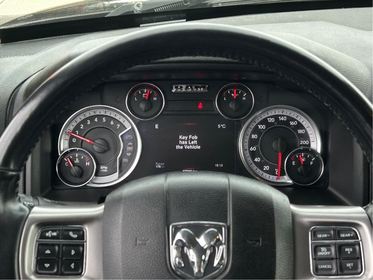 2022 RAM 1500 Classic SLT 3.6L/4X4  CALL NAPANEE 613-354-2100 Photo