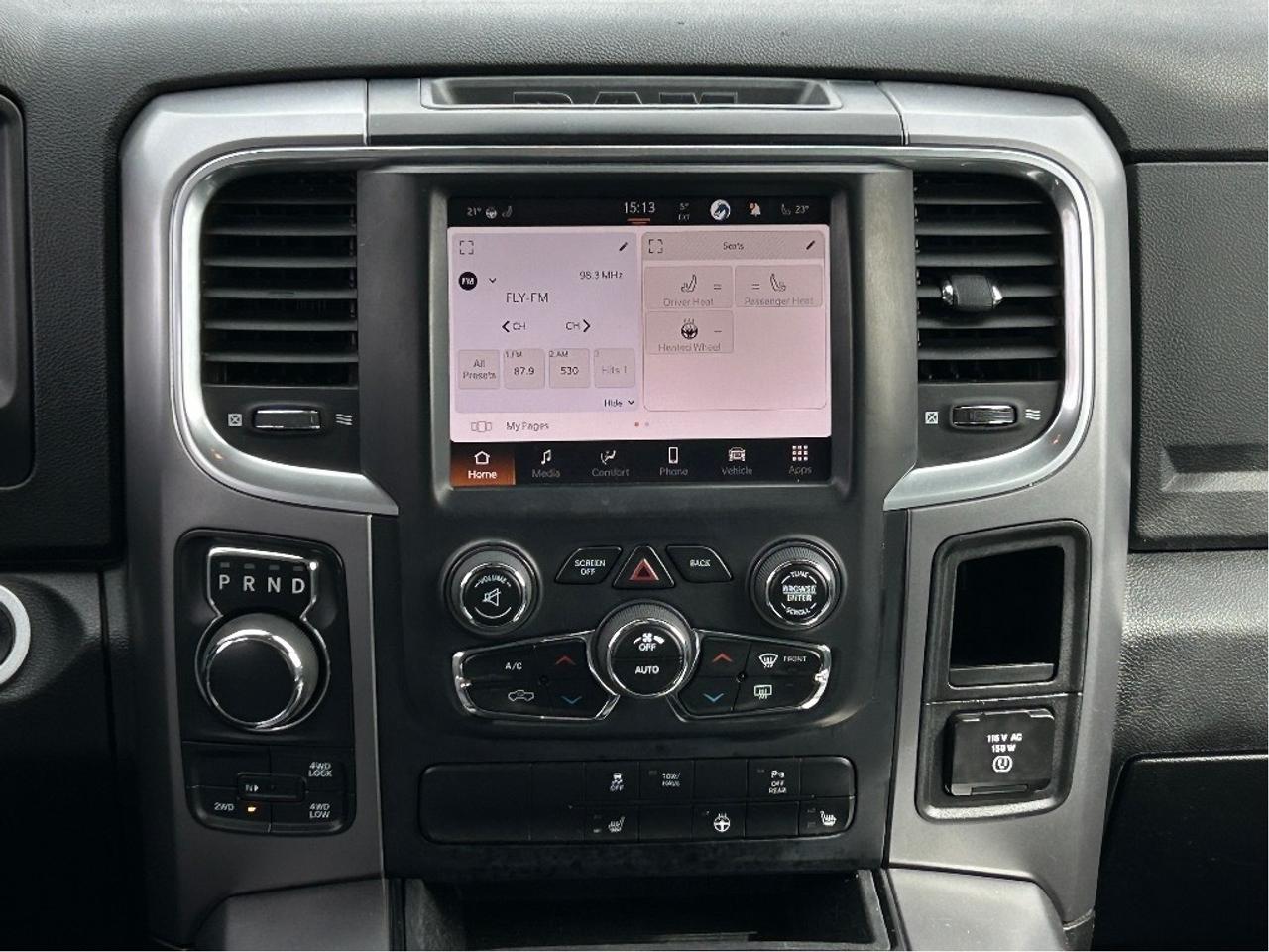 2022 RAM 1500 Classic SLT 3.6L/4X4  CALL NAPANEE 613-354-2100 Photo